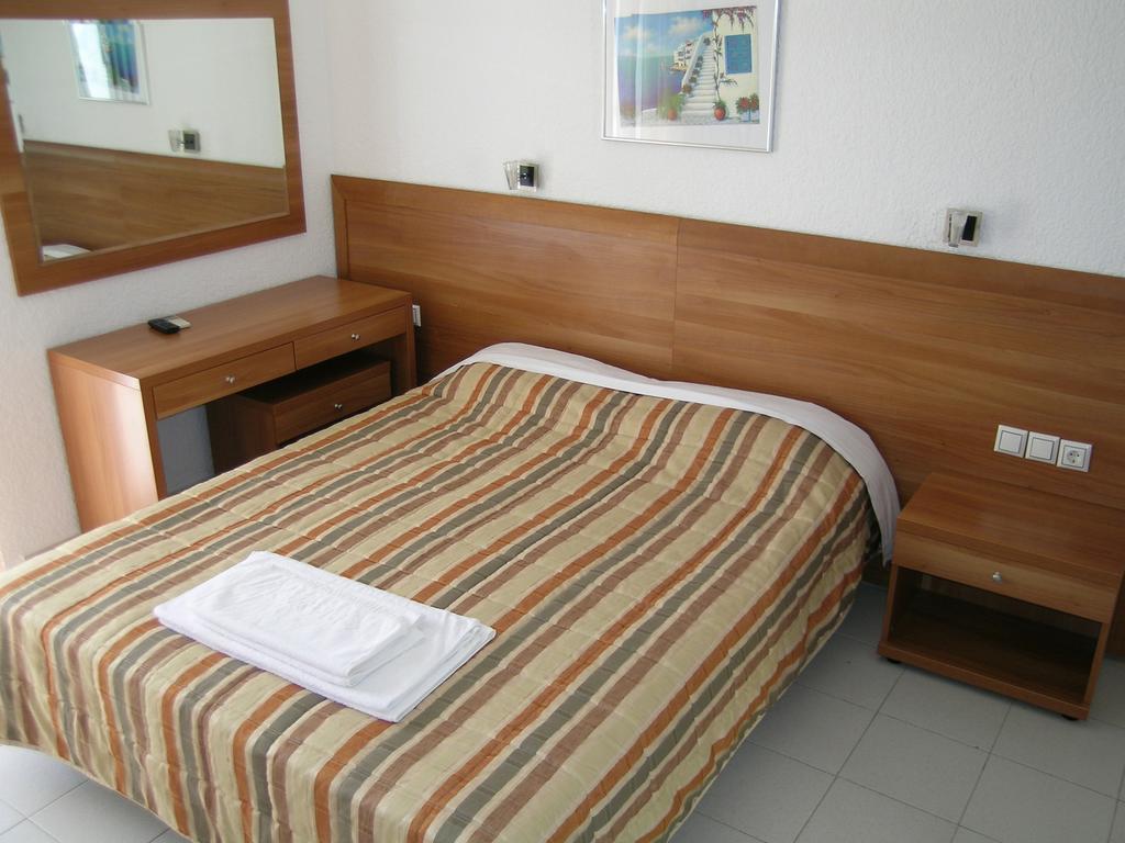 Kamares Apartments Εε Poros Town Cameră foto