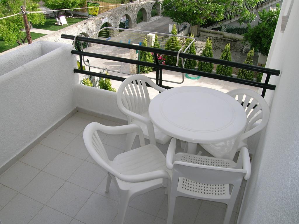 Kamares Apartments Εε Poros Town Cameră foto