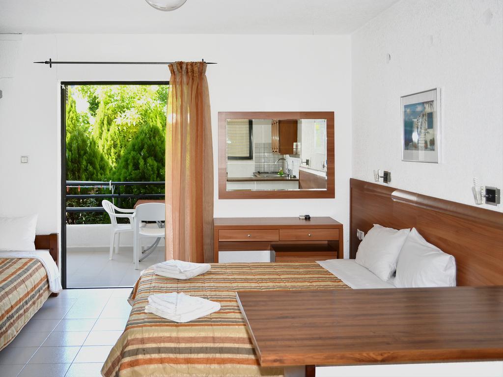 Kamares Apartments Εε Poros Town Cameră foto